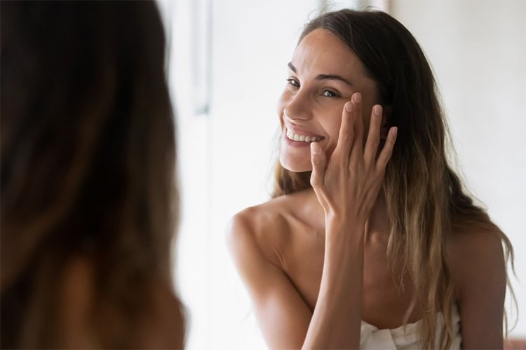 Eyebrows are the expressive arches that frame your face. Whether you prefer a natural, fluffy look or a sculpted, defined shape, caring for your eyebrows is an important step in deciphering the beauty code. Brow pencils, gels and powders are your tools to create the perfect arch that complements your unique features.