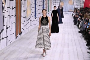 “Eternal Elegance Unveiled: Embarking on a Timeless Odyssey with Classic Couture for an Enduring and Iconic Style Statement”