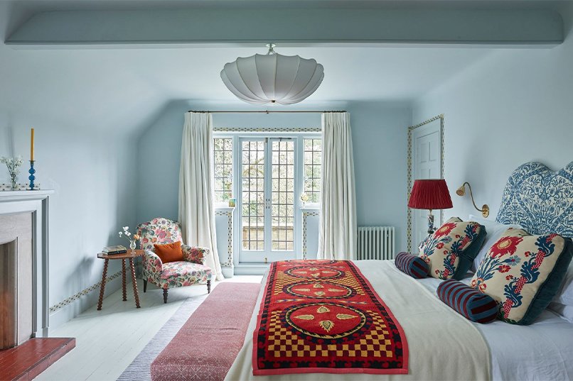 Color Drenching Bedroom Ideas for a Cozy Room That Doesn’t Feel Too Dark