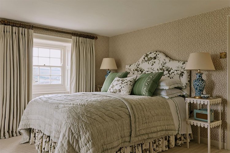 Guest Room Decor Ideas That Make a Spare Room Feel Warm and Ready