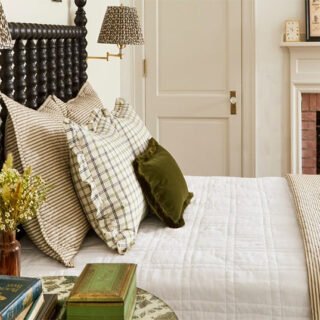 Aesthetic Room Decor Ideas That Feel Pretty Without Making the Room Hard to Use