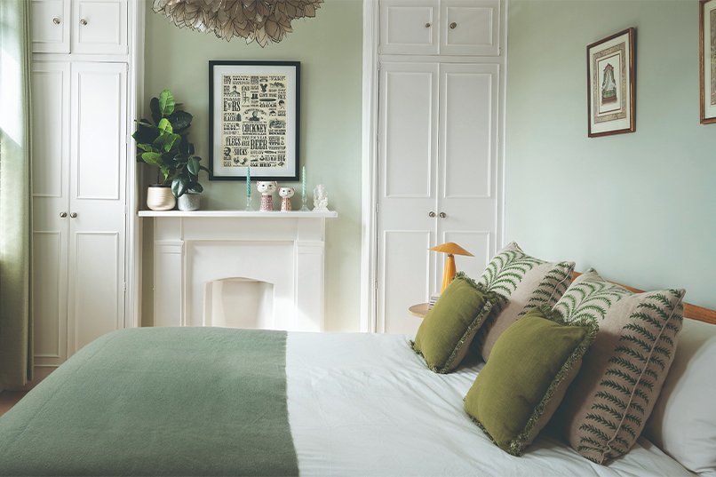 Small Bedroom Decor Ideas That Make a Tiny Room Feel Calm, Not Cramped